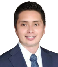 A man wearing a dark suit, white shirt, and blue patterned tie is smiling at the camera against a white background, reflecting the professionalism of our Acerca de nosotros section. - Mereces Jeremías Joel Trejo